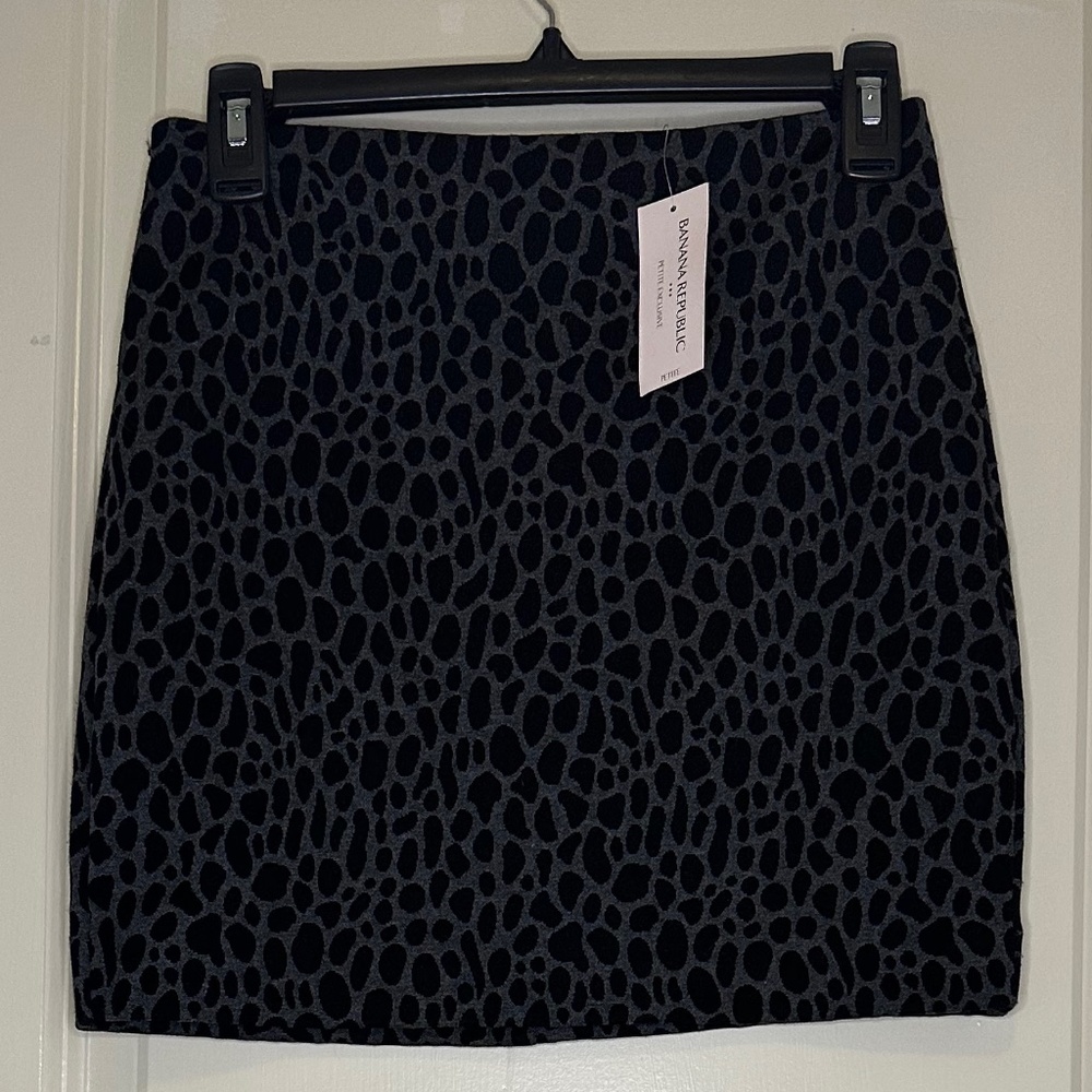 Banana Republic Black & Grey Leopard Print Pencil Mini Skirt - Size 00P